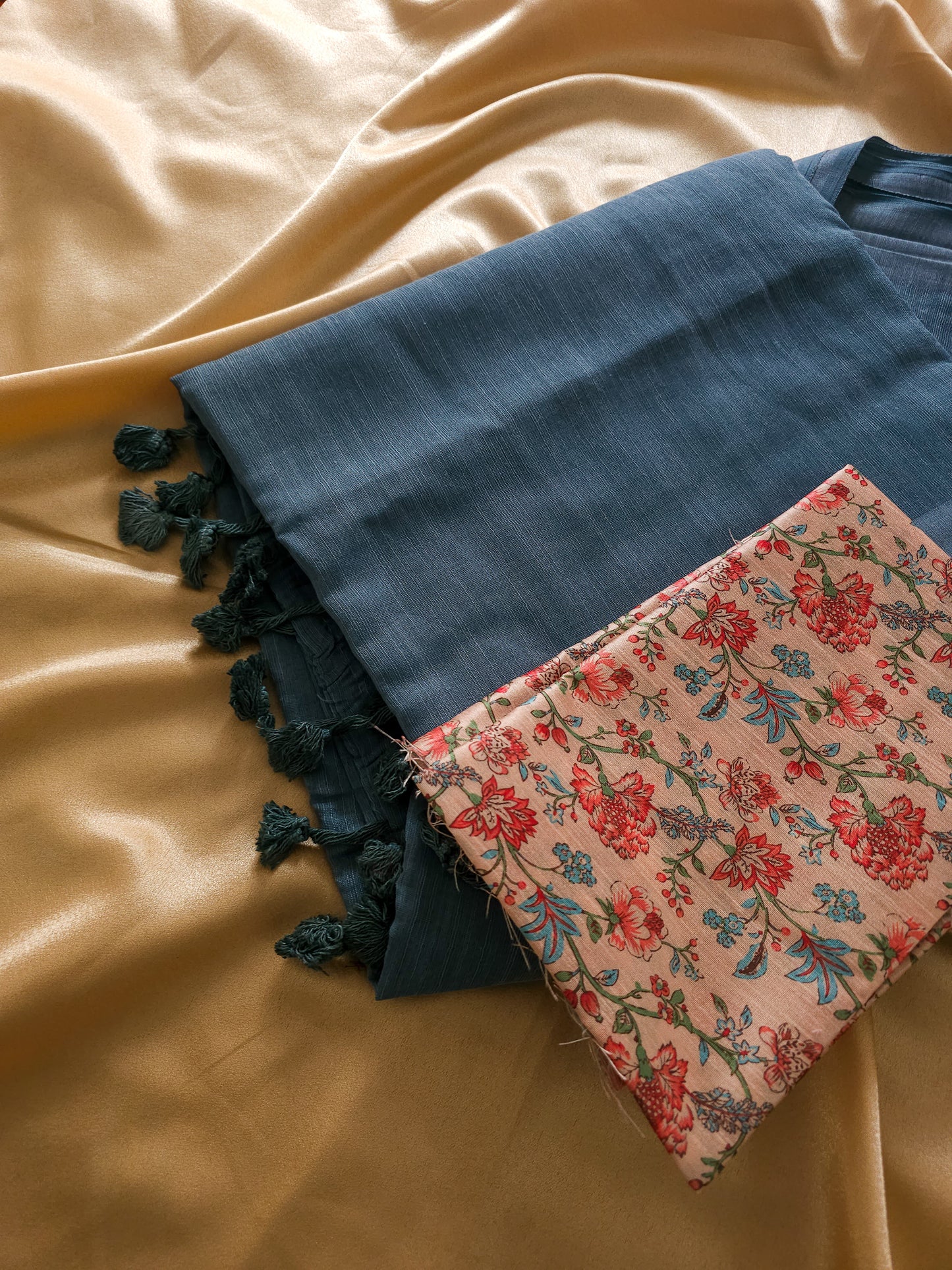 Plane Linen  Saree With Floral Print Blouse