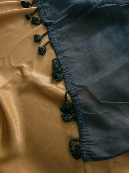 Plane Linen  Saree With Floral Print Blouse